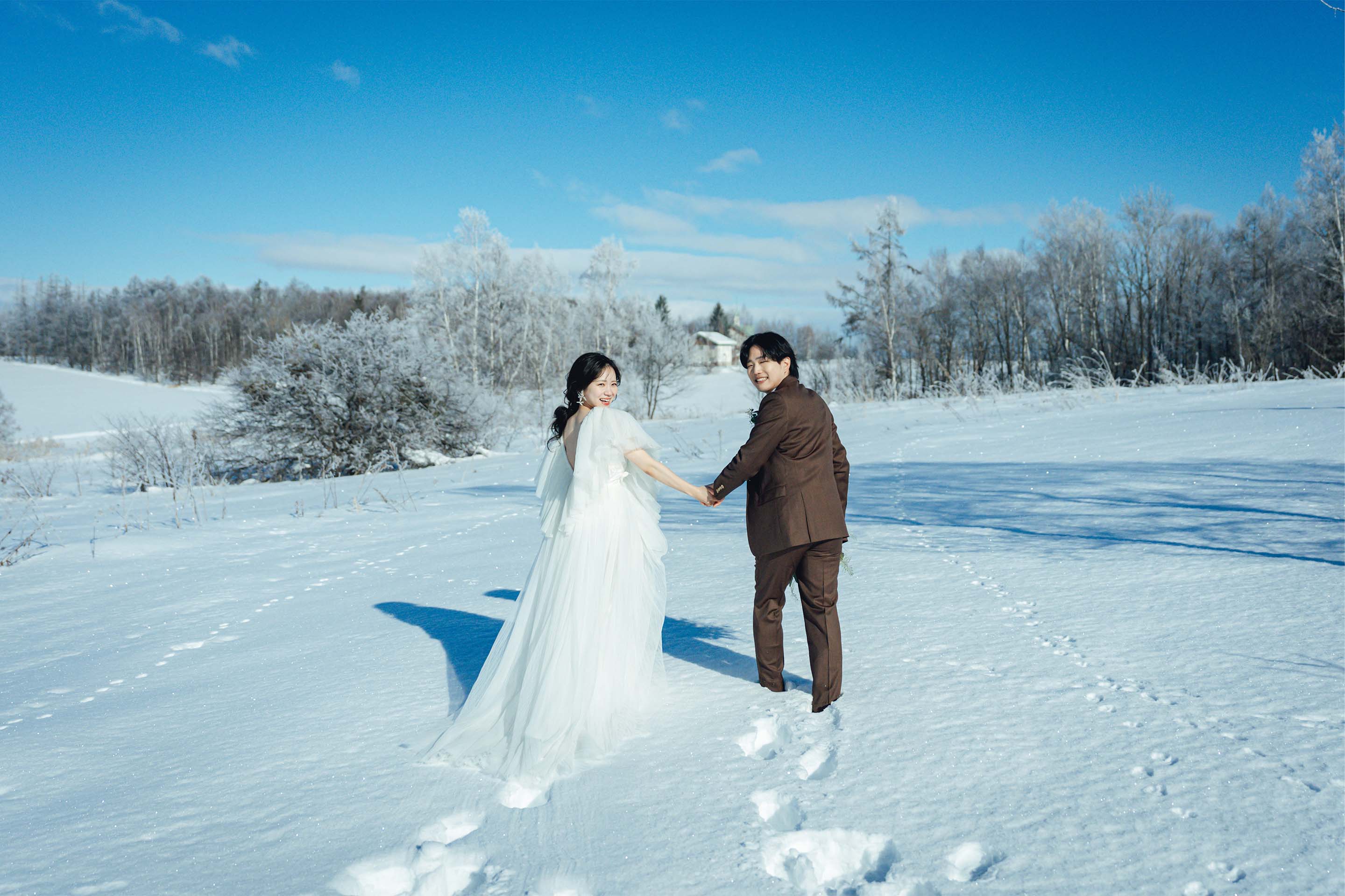 美瑛の雪景色で撮るウエディングフォト